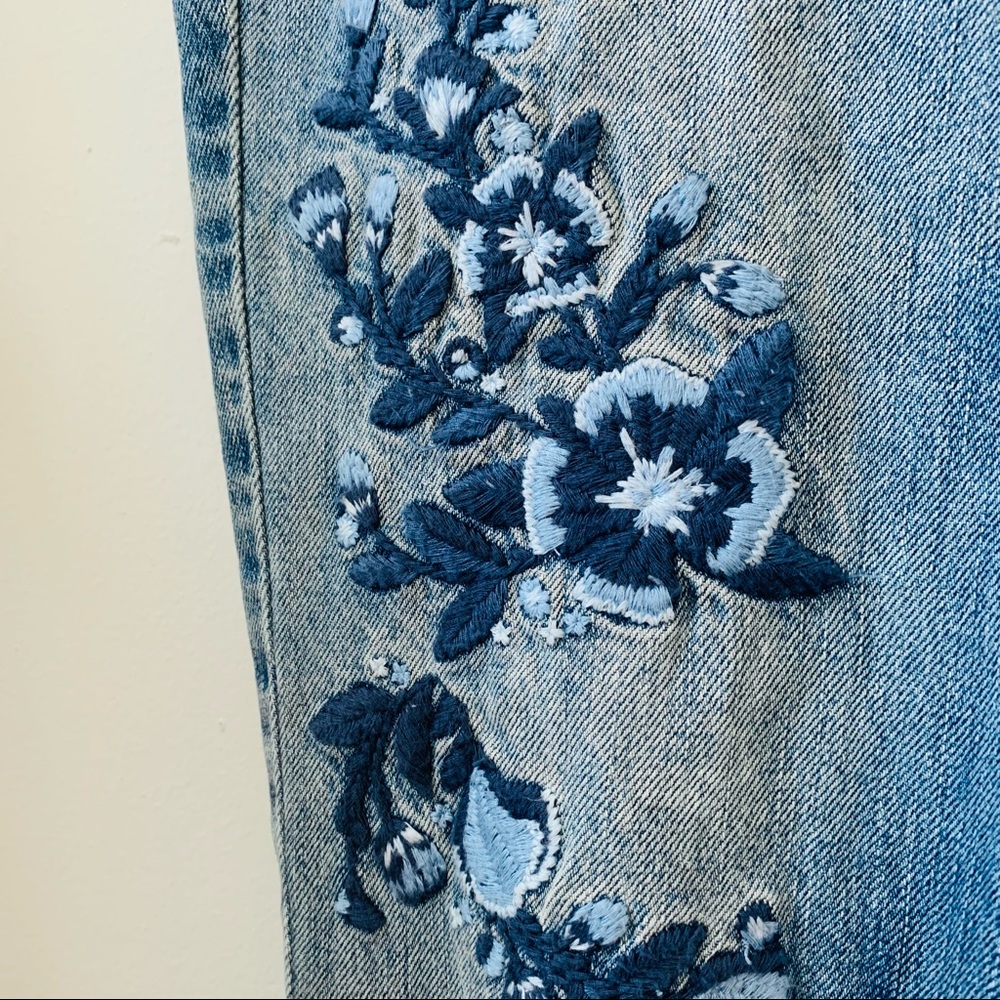 High Rise Vintage Straight Button Fly Ripped Jeans - Picture 9 of 14